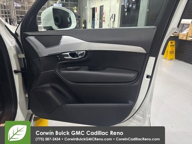 2017 Volvo XC90 T6 Momentum